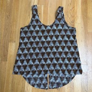 Lush Geometric Triangle Tank - Size L